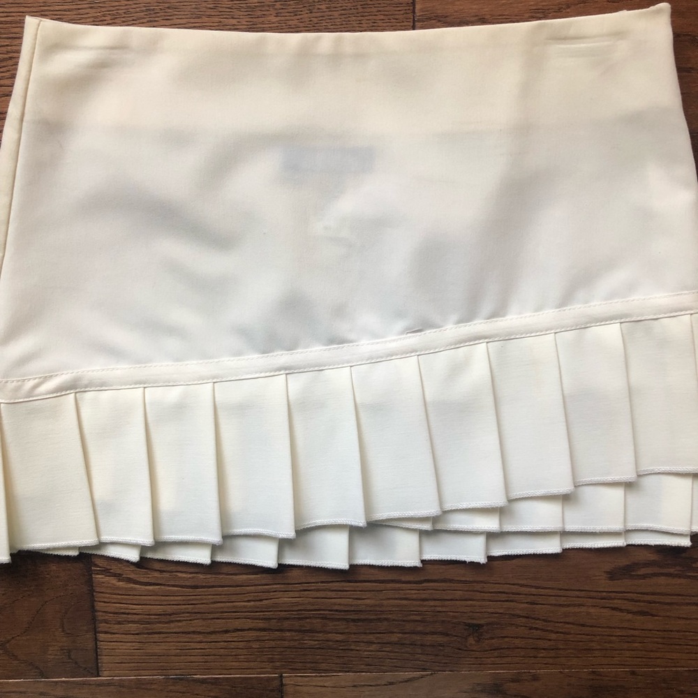 New Costa Blanca mini skirt w/ pleated hem, Size Small.